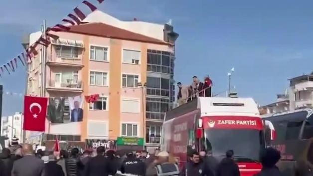 Esed’in gidişi Ümit Özdağ’a yaramadı! Meydan boş kaldı Esed’in gidişi Ümit Özdağ’a yaramadı! Meydan boş kaldı