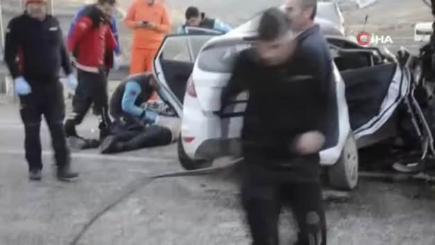 Adıyaman’da tanker ile otomobil çarpıştı: 3 ölü, 4 yaralı Adıyaman’da tanker ile otomobil çarpıştı: 3 ölü, 4 yaralı