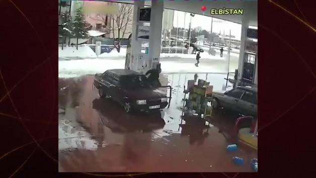 Asrın felaketini gösteren en net kare! Elbistan’da yaşanan panik anı Asrın felaketini gösteren en net kare! Elbistan’da yaşanan panik anı