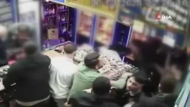 Tekel bayisinde dehşet anları: İki kişiyi öldüresiye dövdüler Tekel bayisinde dehşet anları: İki kişiyi öldüresiye dövdüler