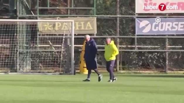 Fenerbahçe, Galatasaray derbisi öncesi tam kadro sahaya çıkıyor Fenerbahçe, Galatasaray derbisi öncesi tam kadro sahaya çıkıyor