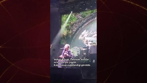Sahnede kalp krizi geçiren Volkan Konak’ın yere yığıldığı anlar kameraya yansıdı Sahnede kalp krizi geçiren Volkan Konak’ın yere yığıldığı anlar kameraya yansıdı