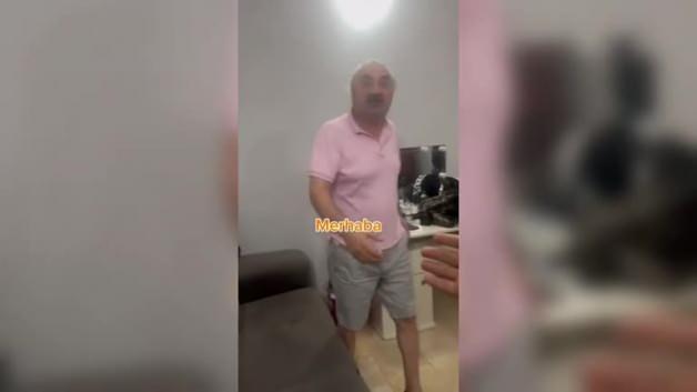 Volkan Konak’ın konser öncesi kulisteki son görüntüleri ortaya çıktı! Volkan Konak’ın konser öncesi kulisteki son görüntüleri ortaya çıktı!