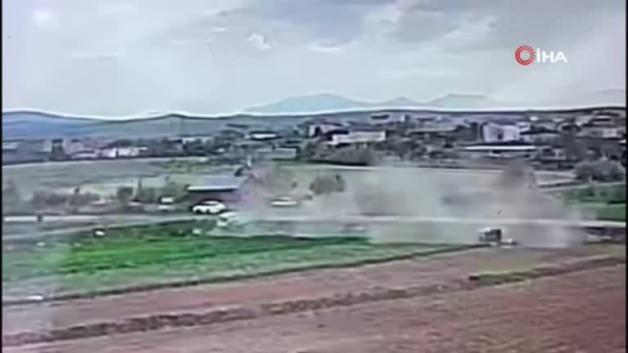 Kavşakta bekleyen aracı sollarken kazaya neden oldu: 1 ölü, 3 yaralı Kavşakta bekleyen aracı sollarken kazaya neden oldu: 1 ölü, 3 yaralı