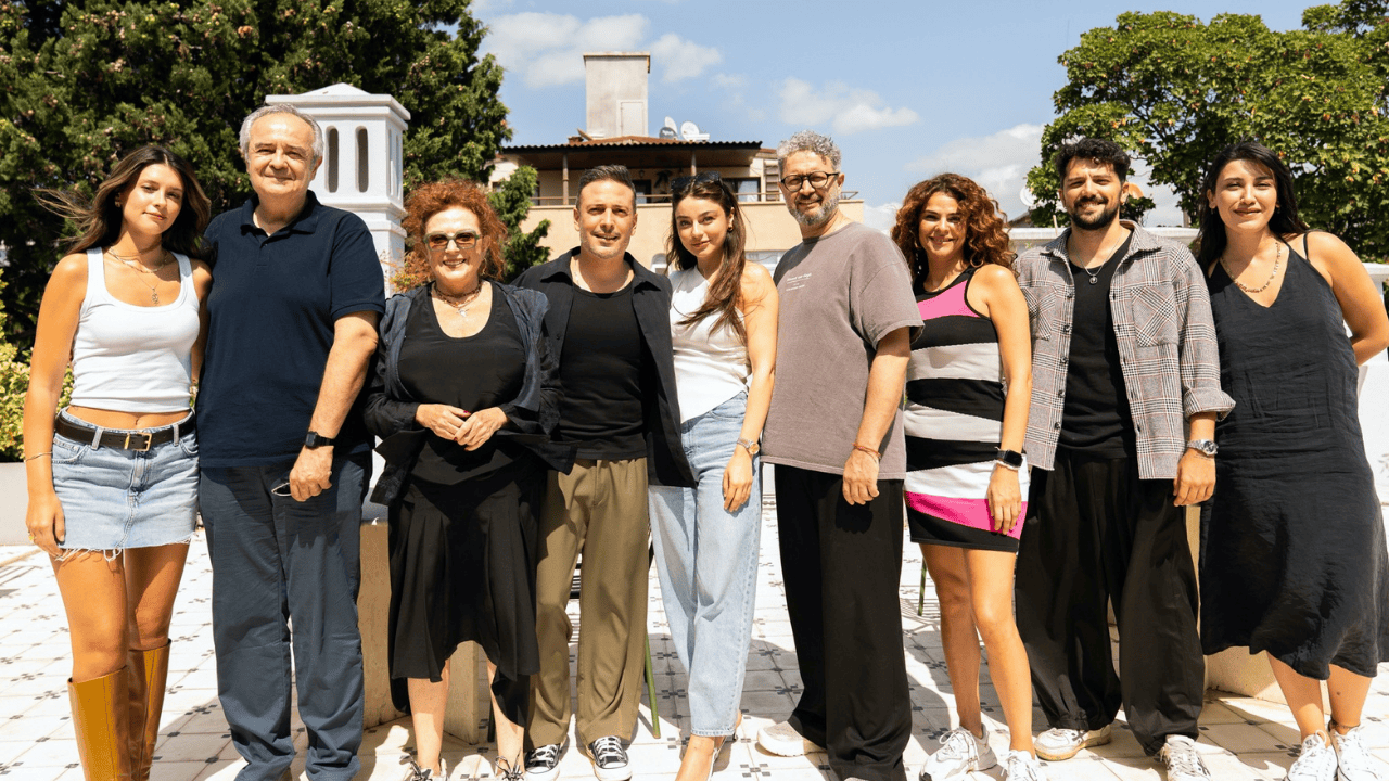 Oğuzhan Koç ve Ayça Ayşin Turan’lı “Bugün Güzel” Filminin Ekibi Okuma Provasında Bir Araya Geldi Oğuzhan Koç ve Ayça Ayşin Turan’lı “Bugün Güzel” Filminin Ekibi Okuma Provasında Bir Araya Geldi