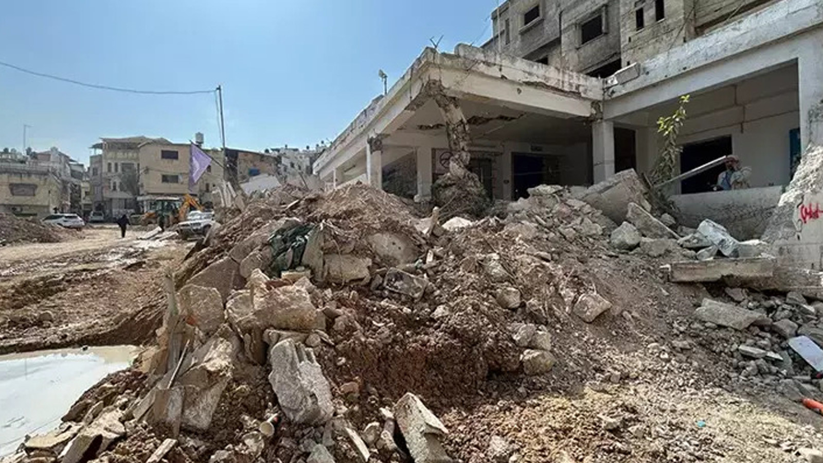 İsrail, Gazze’deki Aksa Hastanesi’ni 14’üncü kez hedef aldı