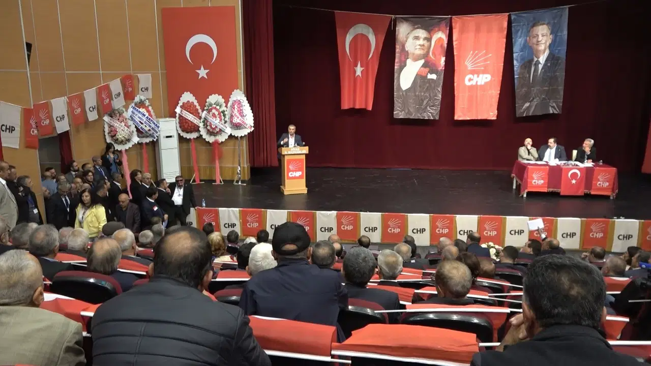 Sivas’ta CHP kongresinde gerginlik – Son Dakika Siyaset Haberleri