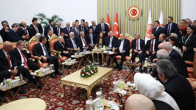 Meclis’teki o fotoğrafa Erdoğan'dan ilk yorum Meclis’teki o fotoğrafa Erdoğan'dan ilk yorum